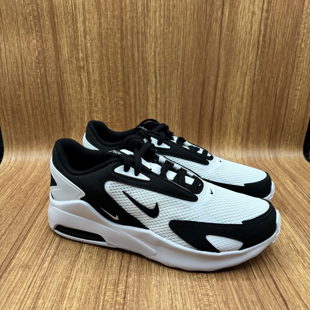 Nike Women's Black and White Sneakers